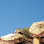 Zadaszenia balkonowe - przedłuż swój czas relaksu na świeżym powietrzu