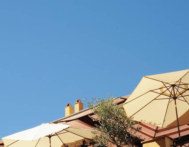 Zadaszenia balkonowe – przedłuż swój czas relaksu na świeżym powietrzu