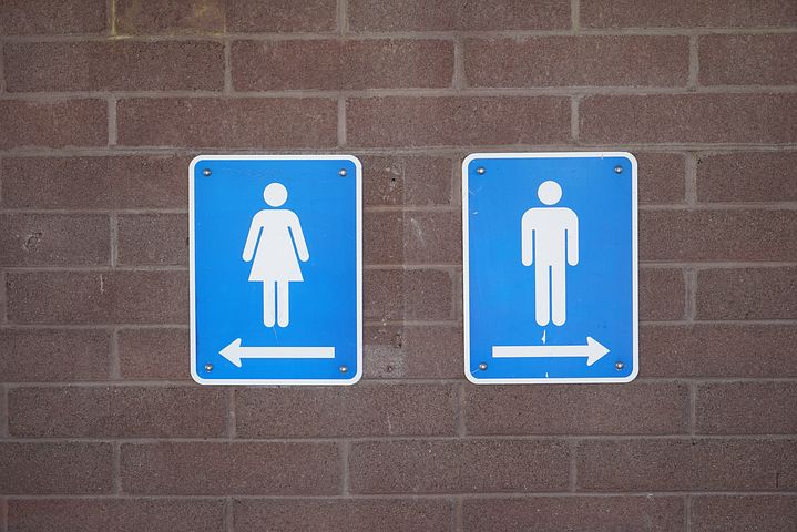 Z czego wykonana jest przenośna toaleta dla niepełnosprawnych?