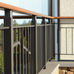 Elegancka balustrada balkonowa ze stali nierdzewnej - idealna do Twojego domu