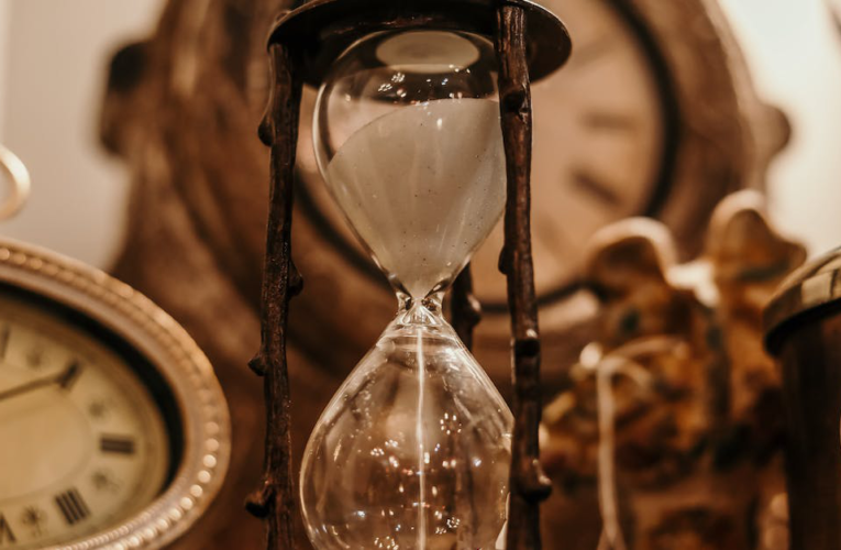 Ciekawostki o podziałach czasu: Ile tygodni dni godzin i sekund mieści się w jednym roku?