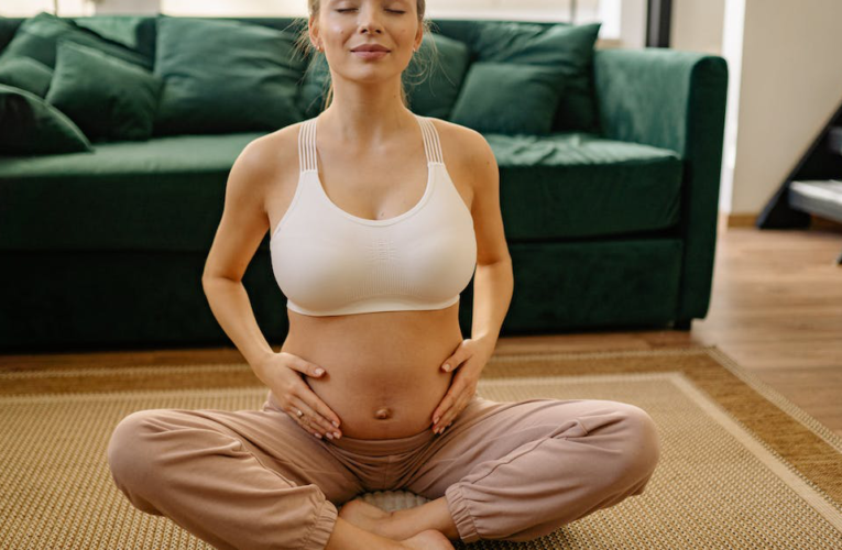 Ciąża a ból brzucha na początku – czy to normalne?