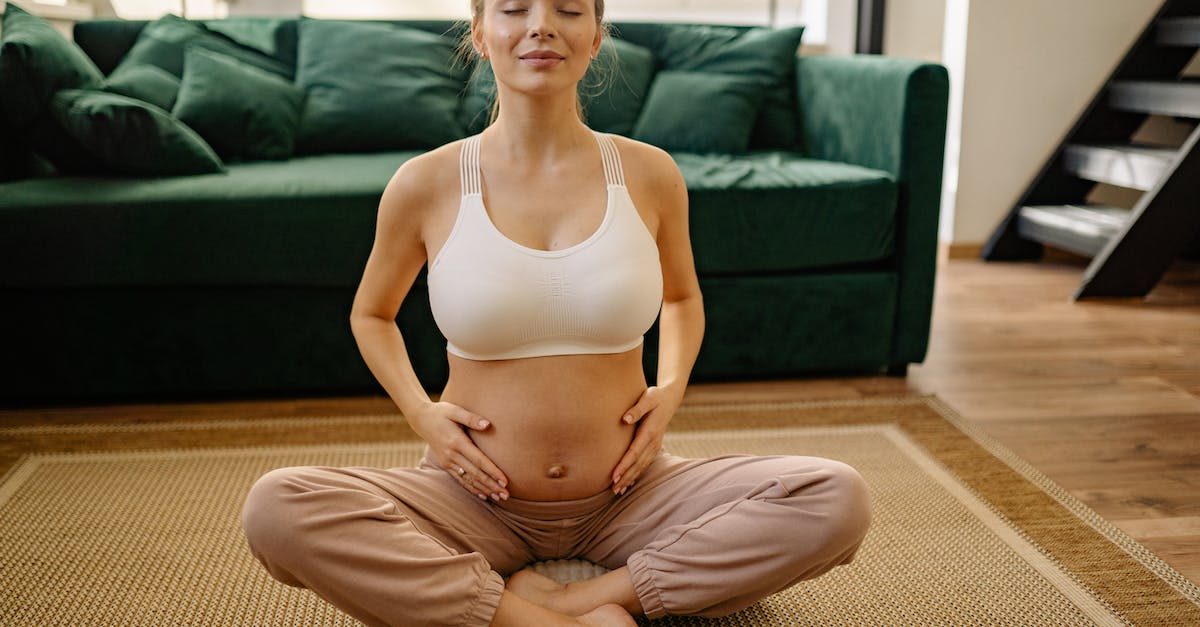 Ciąża a ból brzucha na początku - czy to normalne?