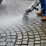 Jakie są najskuteczniejsze sposoby czyszczenia kostki brukowej w Warszawie?